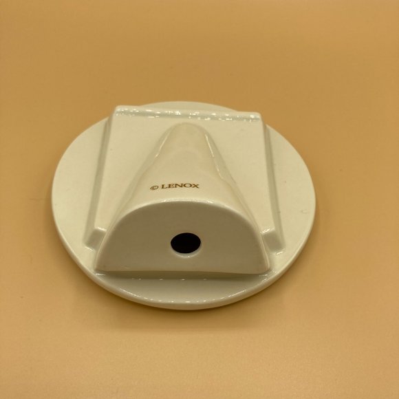 Lenox Ivory China Round Slip In Picture Frame - Picture 3 of 3